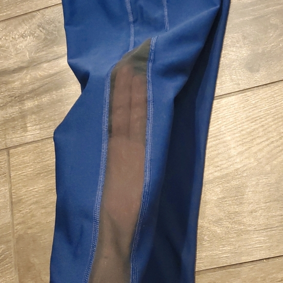 Nike Dri-Fit Capri Leggings - Picture 3 of 3